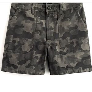J.Crew CAMOUFLAGE PRINT High-Rise 4.5” inseam Cargo Shorts Army Green Black